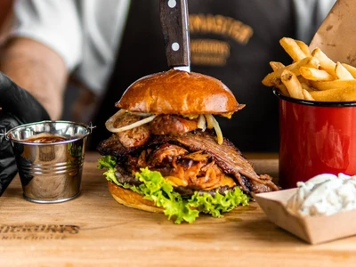 Resep Burger Bar Lezat: Buat Sendiri di Rumah dengan Mudah
