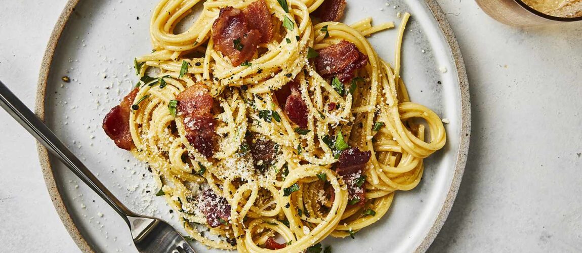 Cuma 15 Menit! Resep Pasta Carbonara Creamy ala Kafe Eropa