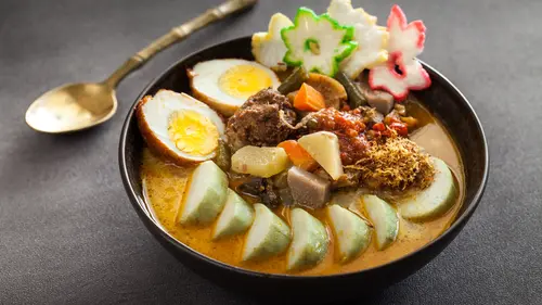 Resep Lontong Sayur Medan Kuah Santan Gurih dan Pedas