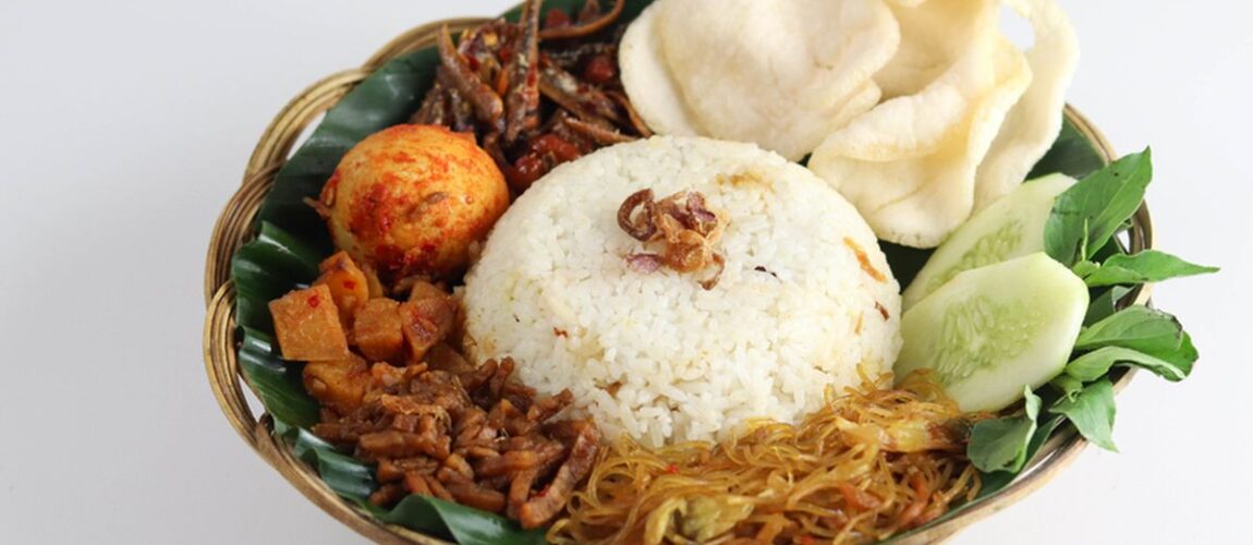 Nasi Uduk Betawi Wangi Santan dan Lauk Lengkap
