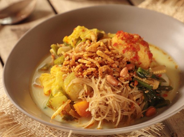 Lontong Sayur Medan Kuah Santan dan Rempah Nikmat